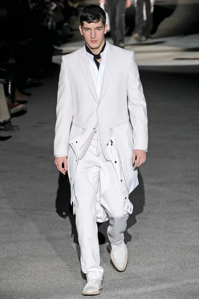 Look 11